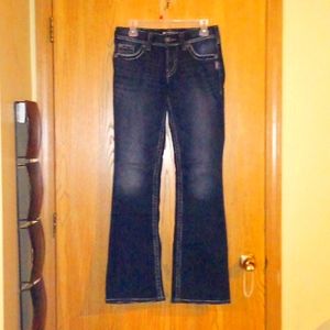 Dark Blue jeans w/ nice stitching back pockets *@Size: W27/L32  *See pics PLZ*